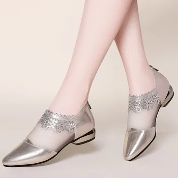 2019 nové letné sandále Poukázal Elegantné dámske topánky Čierne Čipky Členok Kvet nízke Päte zips kvety bežné sandále