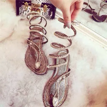 Európska had-tvarované vinutia drahokamu had-tvarované lesklé Rímske sandále s plochou päty sandále