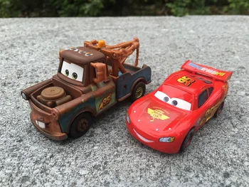 Disney Pixar Cars 2 Lightning McQueen & Mater, 2 ks Kovové Diecast autíčka Nastaviť Nové Voľné