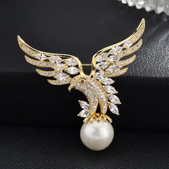 Kreatívne Flying Eagle Zvierat Brošne Luxusné Šperky pre Ženy Pearl Zirkón Crystal Drahokamu Elegantný Oblek Kabát Pin Príslušenstvo