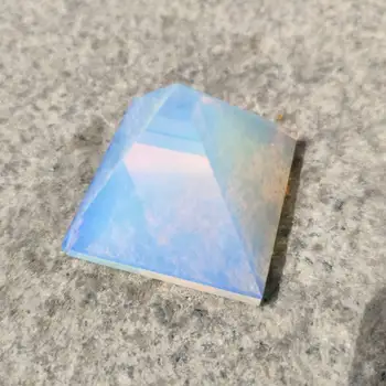 4 cm Prírodný Biely Opál Kameň Pyramídy Crystal Energie Bod Meditácie Prútik Dekorácie