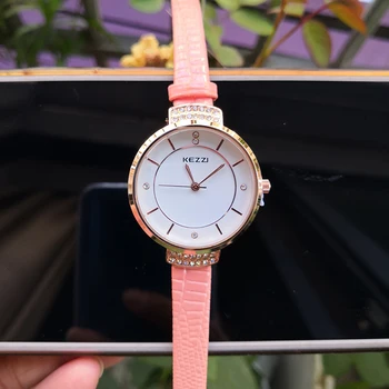 KEZZI Luxusné Značky Crystal Ženy Hodinky Veľké Dial Femail Hodinky Remienok Imitácia Kože Dámy Šaty Náramkové hodinky relogio feminino
