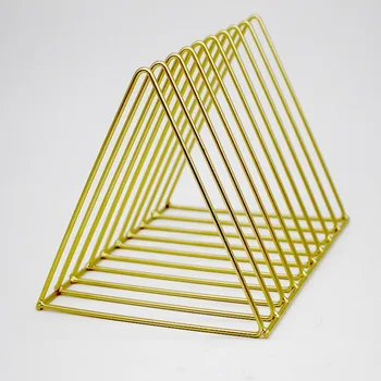 Trojuholníkové Iron Art Magzaine Knihy Domov Úložná Polička Geometrické Tvary Home Office Desktop Úložný Stojan Police Displej Oragnizer