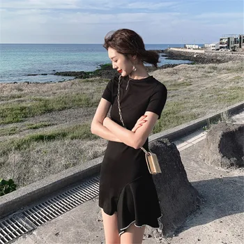 Real shot 2020 nové módne letné retro drahokamu nepravidelné čierne krátke rukávy šaty žena bežné dovolenku krátke šaty