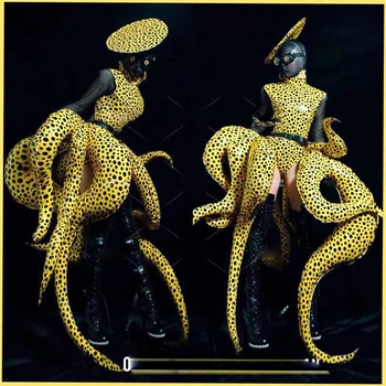Stage show Bar GOGO Octopus Tichom Seriálu Chobotnica Kostým Yellow Polka Dot Ihrisko Morského Sveta Cruiser
