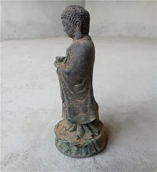 Objavil staré objekty z bronzovej sochy Budhu