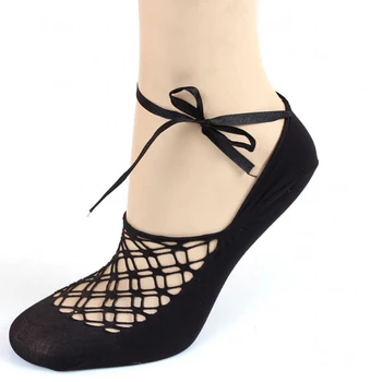 Hot predaj 3 páry Módy New Cross Loď ponožky Žena Čipky Päť Prstov ponožky Šatka Priedušný Oka Anti-hook Crystal ponožky