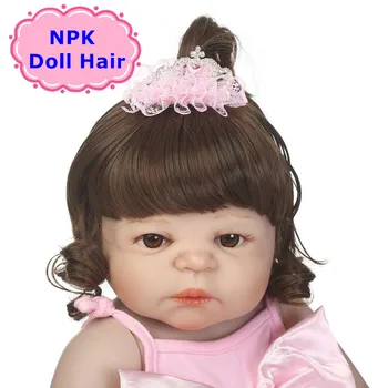 NPK Hnedé Vlasy Curl Parochňu Pre 55-57 cm Reborn Bábiky Vlasy Parochňa Vysokej Módy Vlasy Parochňa Na Reborn Baby Doll DIY Bábika Príslušenstvo