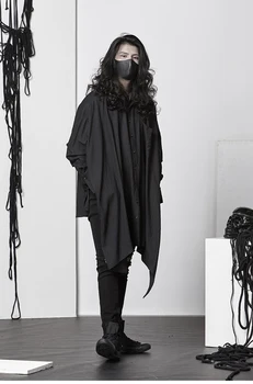 Tmavo čierne tričko osobnosti trendy pánske voľné rúcho Japonský Yamamoto štruktúra plášť