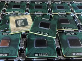 Originálne procesory Intel Core 2 Duo P8400 Dual Core 2.30 GHz 3 M 1066MHz CPU Procesor kompatibilný PM45 GM45 chipest